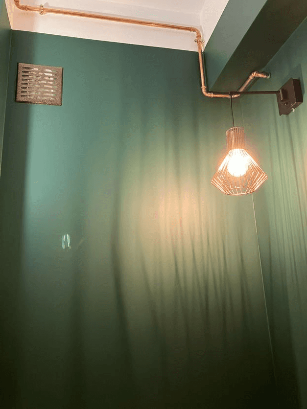 Zabudowa pralki w zielonej łazience